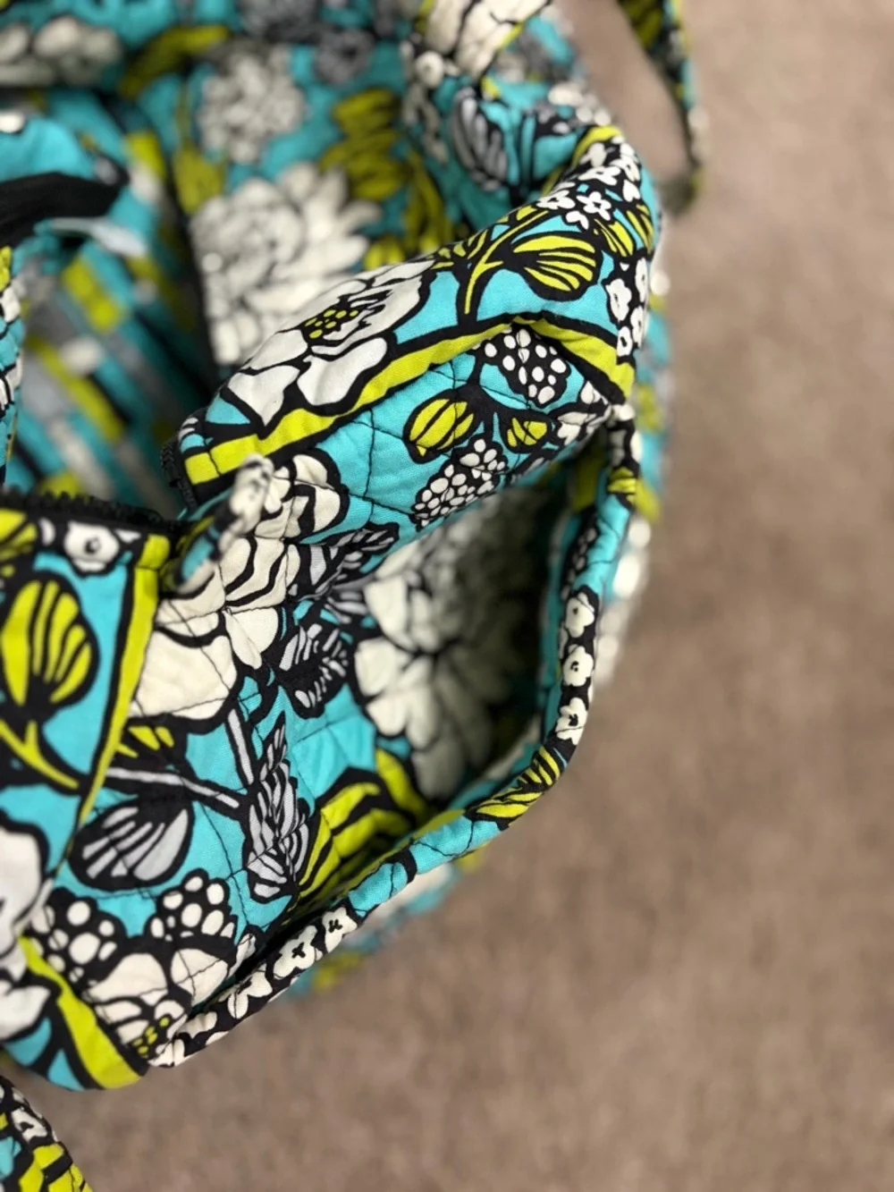 RETIRED PATTERN: Island Blooms Vera Bradley Original Large Travel Duffel - Picture 9 of 10